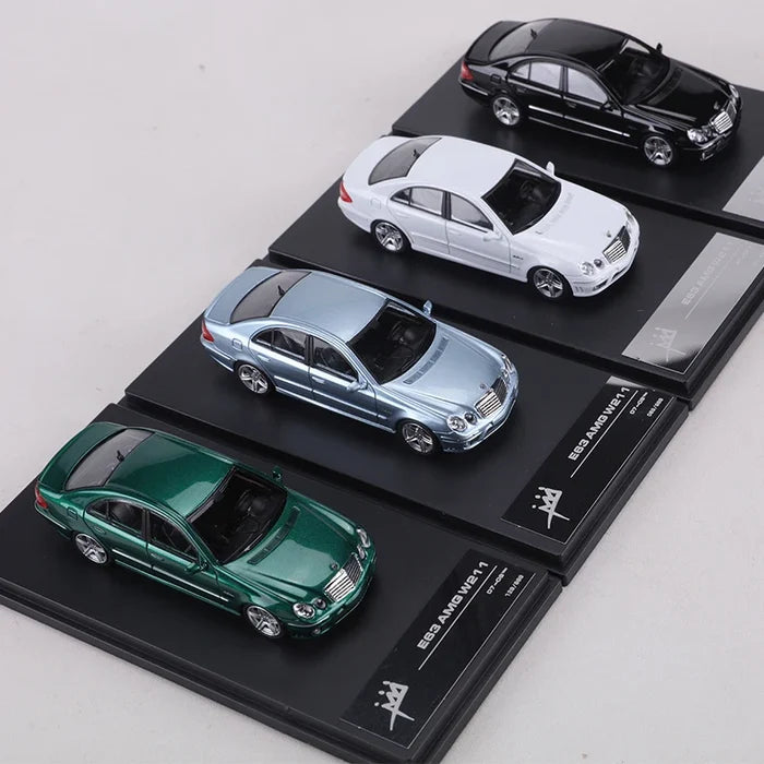 King Model 1:64 E63 AMG W211 Die-cast alloy simulation car model toy collection display piece