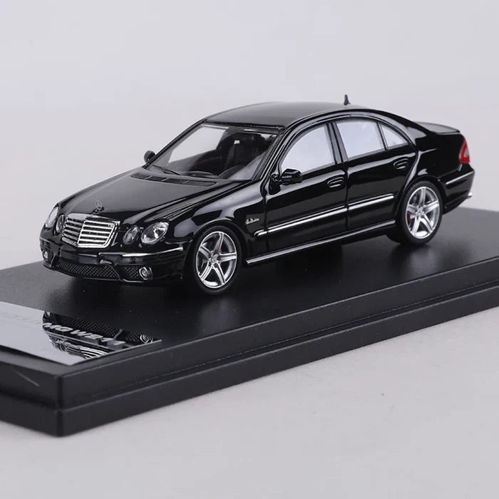King Model 1:64 E63 AMG W211 Die-cast alloy simulation car model toy collection display piece