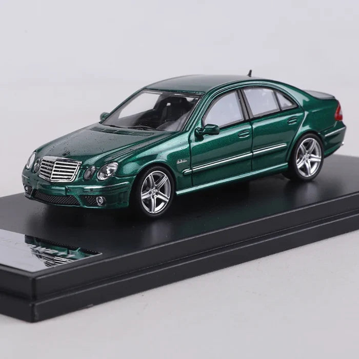 King Model 1:64 E63 AMG W211 Die-cast alloy simulation car model toy collection display piece