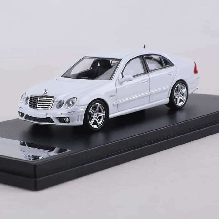 King Model 1:64 E63 AMG W211 Die-cast alloy simulation car model toy collection display piece