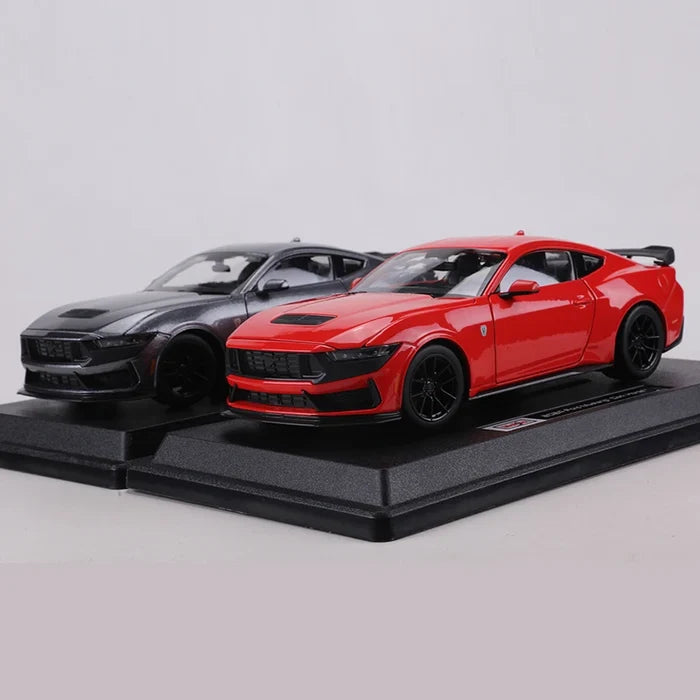 Maisto 1:24 2024 Ford Mustang Dark Harse Die-cast alloy car model toy collectible ornament