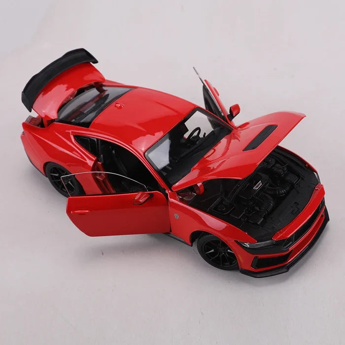 Maisto 1:24 2024 Ford Mustang Dark Harse Die-cast alloy car model toy collectible ornament