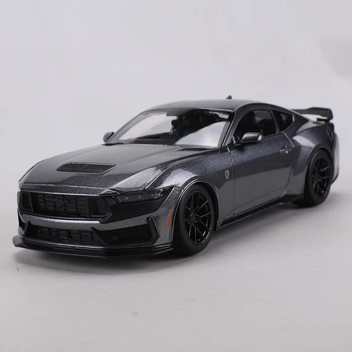 Maisto 1:24 2024 Ford Mustang Dark Harse Die-cast alloy car model toy collectible ornament